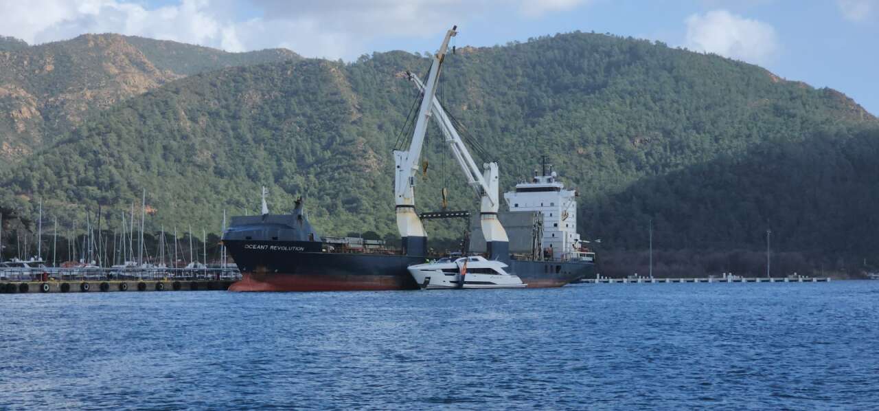 Dev Yük Gemileri Marmaris’e Akın Ediyor: Mega Yatlar Yaz Sezonu İçin Baştan Aşağı Yenileniyor 4